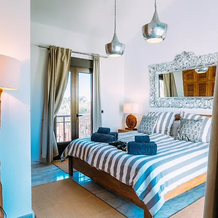Paradise House: Piscina Privada, Playa 100m Villa *