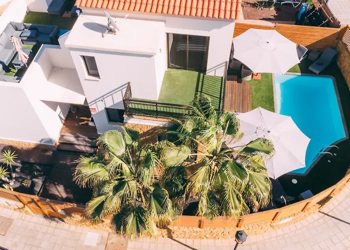 Paradise House: Piscina Privada, Playa 100m Villa