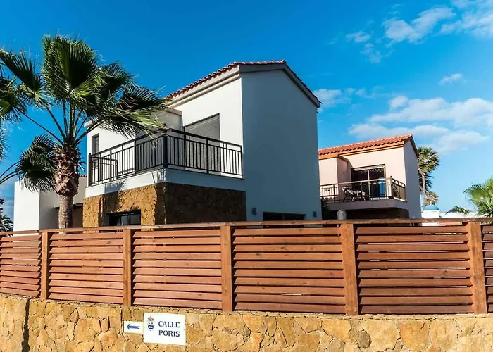 Paradise House: Piscina Privada, Playa 100m Villa